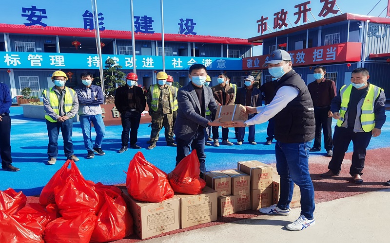 把溫暖送到一線，讓真情陪伴堅(jiān)守