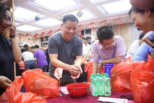 這個(gè)中秋，我們有酒有故事